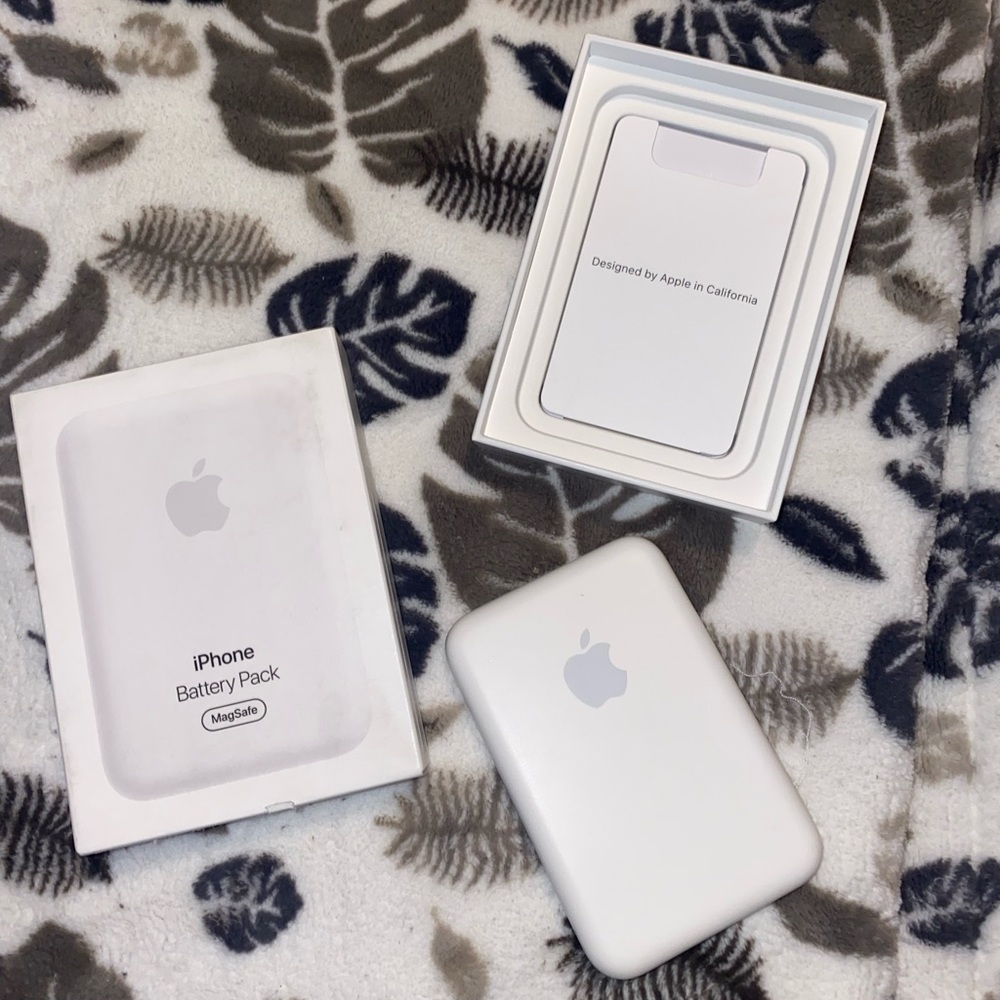 Battery charger/ magnetic charger